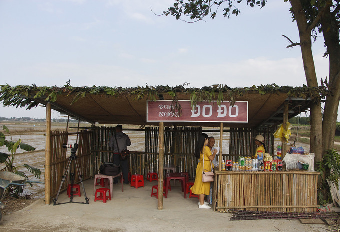 Quán nước tre mang tên Đo Đo do người dân xây dựng gần cây vông đồng phim trường Mắt Biếc