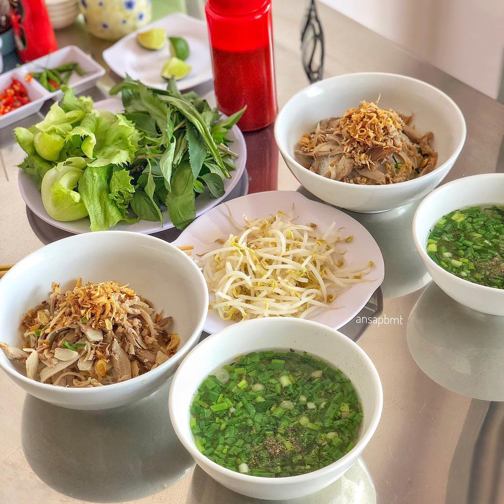 Phở 2 tô Gia Lai món phở khô với tô bánh phở và tô nước dùng riêng
