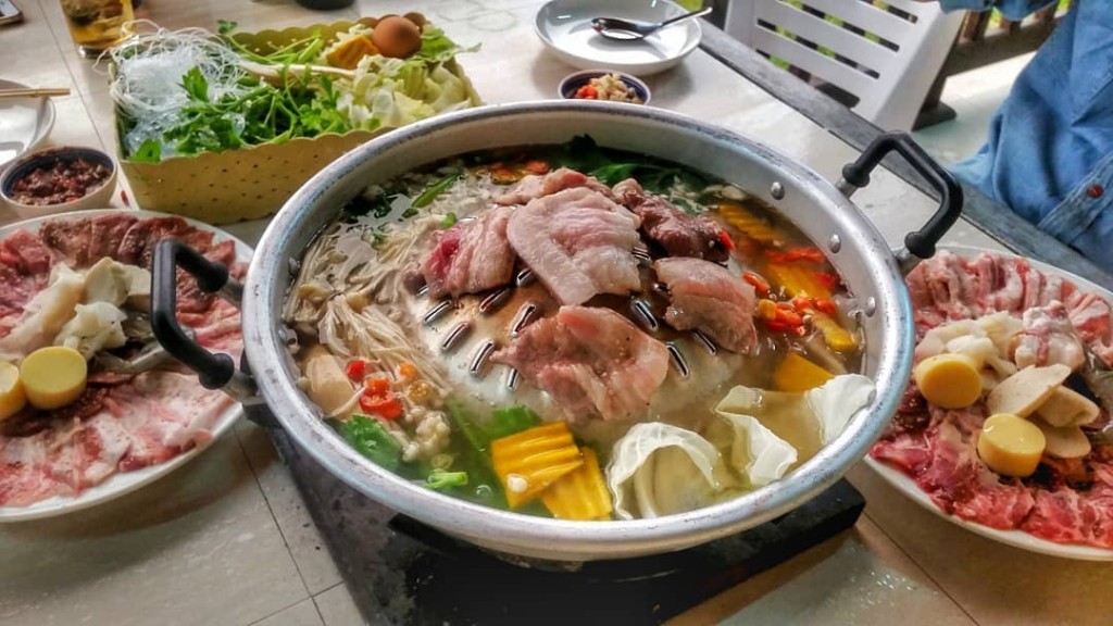 Lẩu xìn đạt đặc sản Gia Lai kết hợp nướng và lẩu