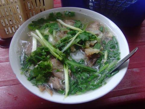 Trải nghiệm ăn phở truyền thống thơm ngon khi đi du lịch Hà Nội 1 ngày