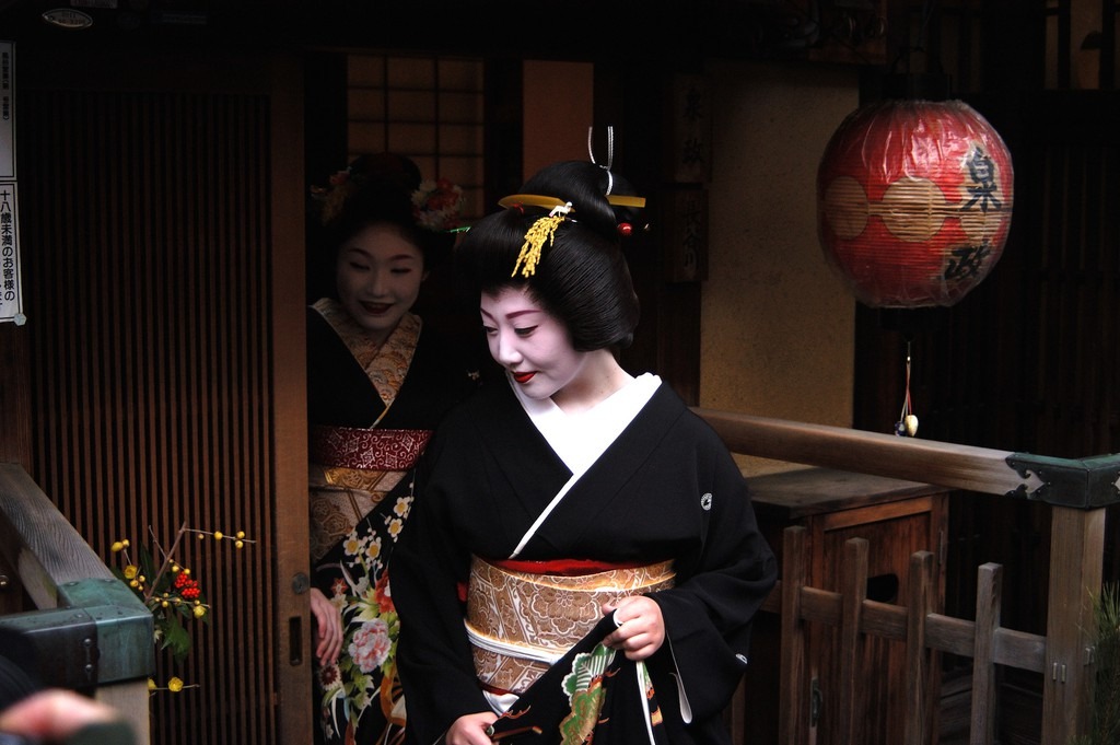 Kyoto Nhật Bản phạt du khách chụp ảnh geisha không phép