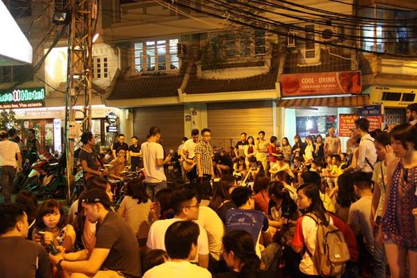 Nghệ thuật âm nhạc đường phố sôi động tại Phố cổ Hà Nội