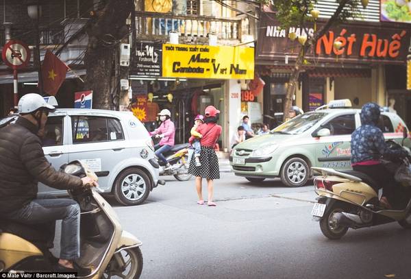 Trải nghiệm sang đường đầy thú vị tại phố cổ Hà Nội