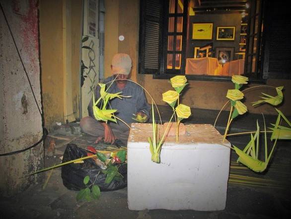 Hoạt động đêm rằm sôi động tại phố cổ Hội An.