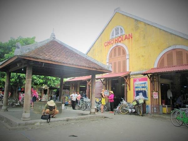 Chợ cổ Hội An được lập từ năm 1848.