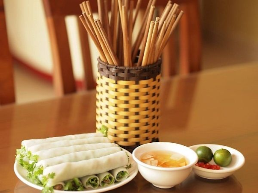 Phở cuốn Hà Nội được trình bày đẹp mắt