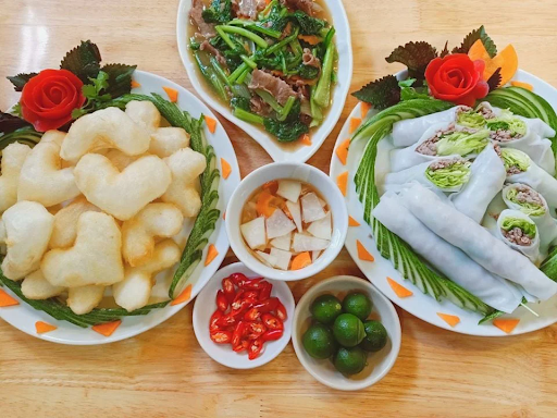 Phở cuốn Hà Nội – một món ngon biến thể từ phở vô cùng lạ miệng