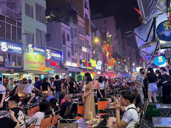pho-dem-cho-lơn-ivivu-1