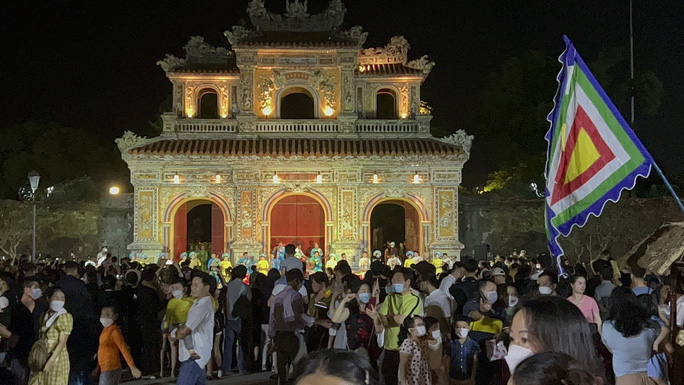 Nhã nhạc cung đình Huế biểu diễn tại phố đêm Hoàng thành Huế