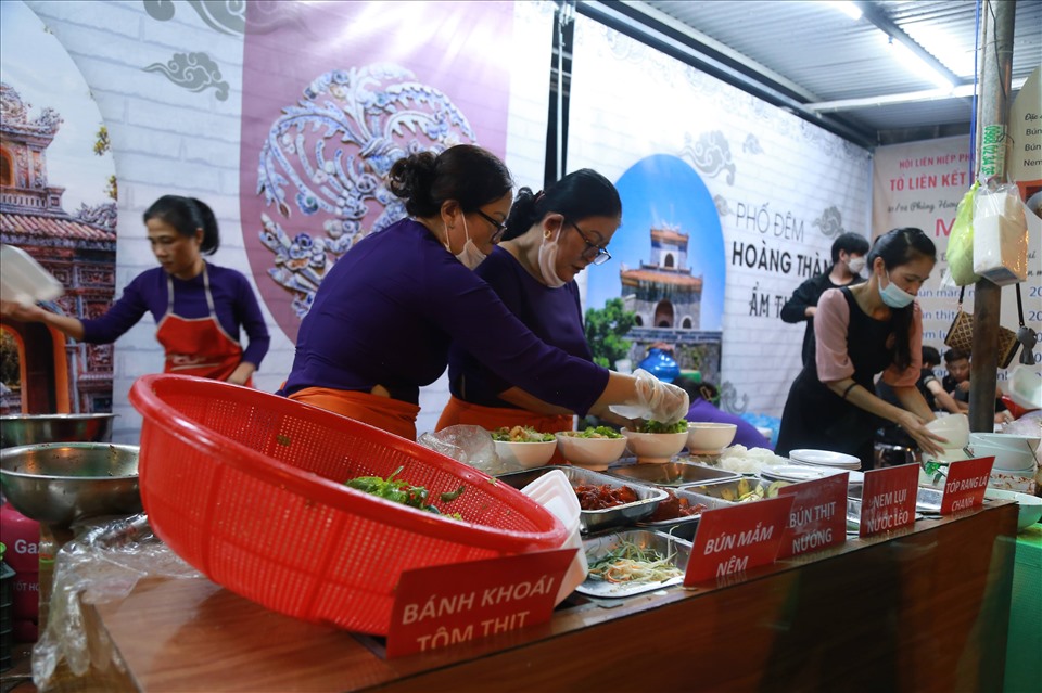 Không gian ẩm thực Huế tại phố đêm