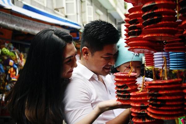 Đường Lương Nhữ Học nhộn nhịp hơn khi thành phố lên đèn. Một vòng dạo chơi cùng người thân và bạn bè sẽ để lại cho bạn nhiều kỷ niệm đáng nhớ trong dip Trung thu này.