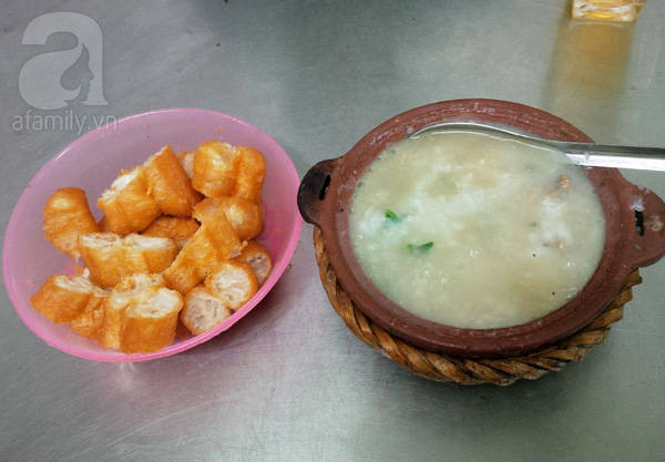 Cháo niêu Lò Đúc nóng hổi ăn đêm