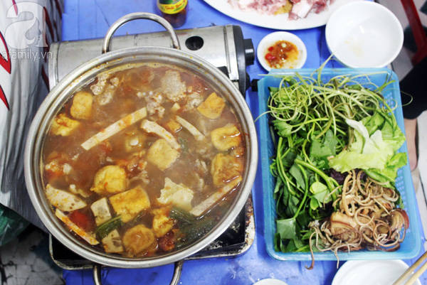 Lẩu riêu cua Lò Đúc đông khách