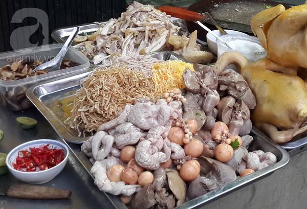 Quán bún phở gà Lò Đúc ăn đêm