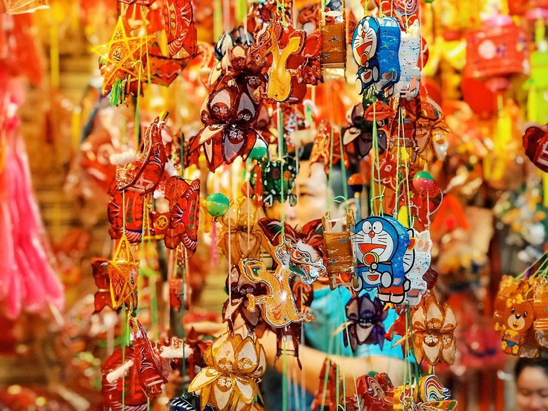 Đèn lồng đa dạng tại phố lồng đèn Sài Gòn