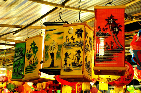 pho-long-den-sai-gon-ruc-ro-don-trung-thu-ivivu7