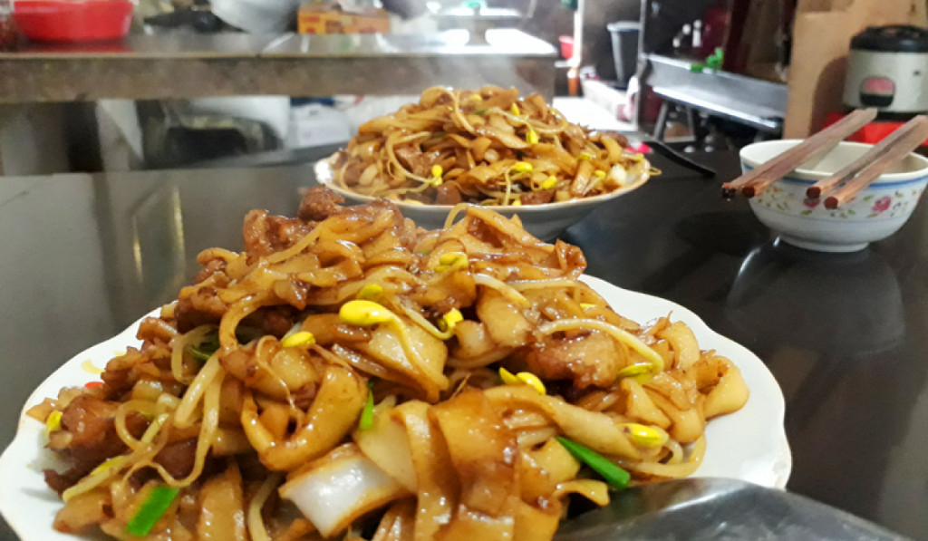 Phở xào Bình Liêu bắt mắt tại chợ phiên