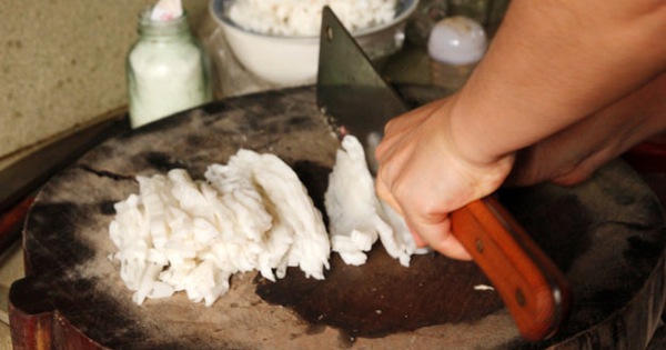 Phở xào Bình Liêu được cắt bằng tay thủ công