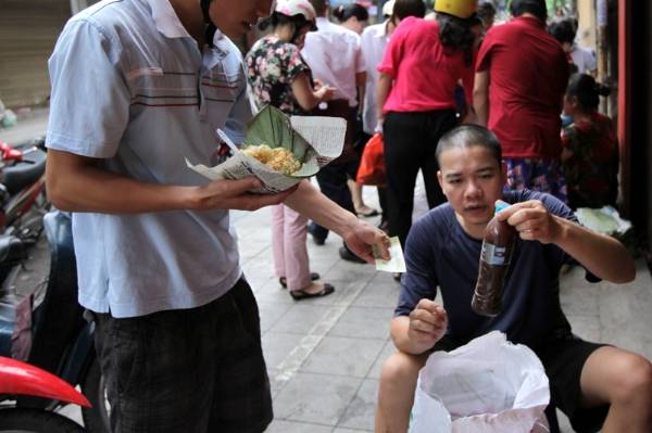 Ăn sáng Phố Cổ Hà Nội kết hợp nước đỗ đen