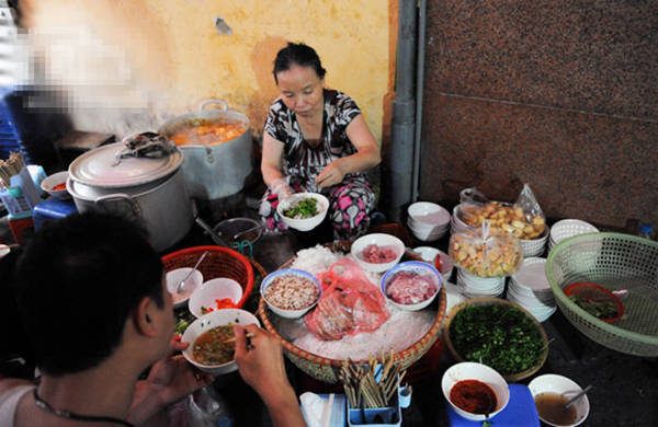Bát bún riêu cua siêu rẻ ngõ Phất Lộc