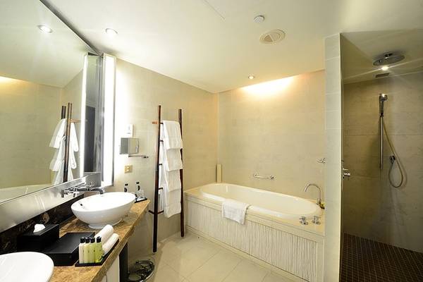Phòng tắm hiện đại và tiện nghi