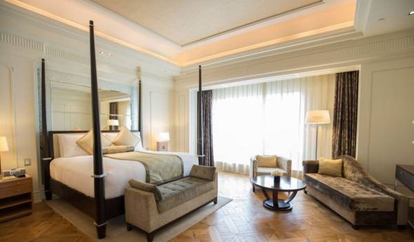 Phòng tổng thống nằm trên tầng 20 của khách sạn Intercontinental Asiana Saigon, thuộc quận 1 trung tâm Sài Gòn.