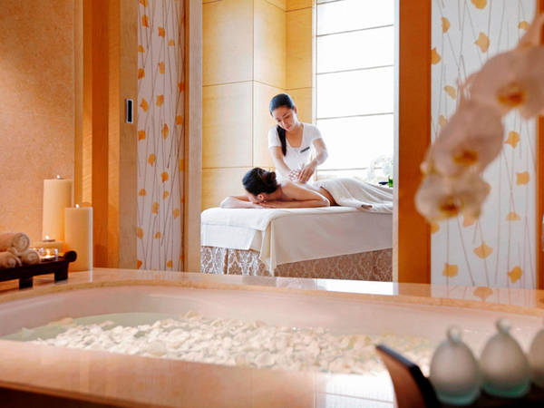 Trong khách sạn cũng có các dịch vụ spa cao cấp dành cho khách.