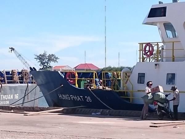 Tàu Hưng Phát 26 đi đảo Phú Quý.