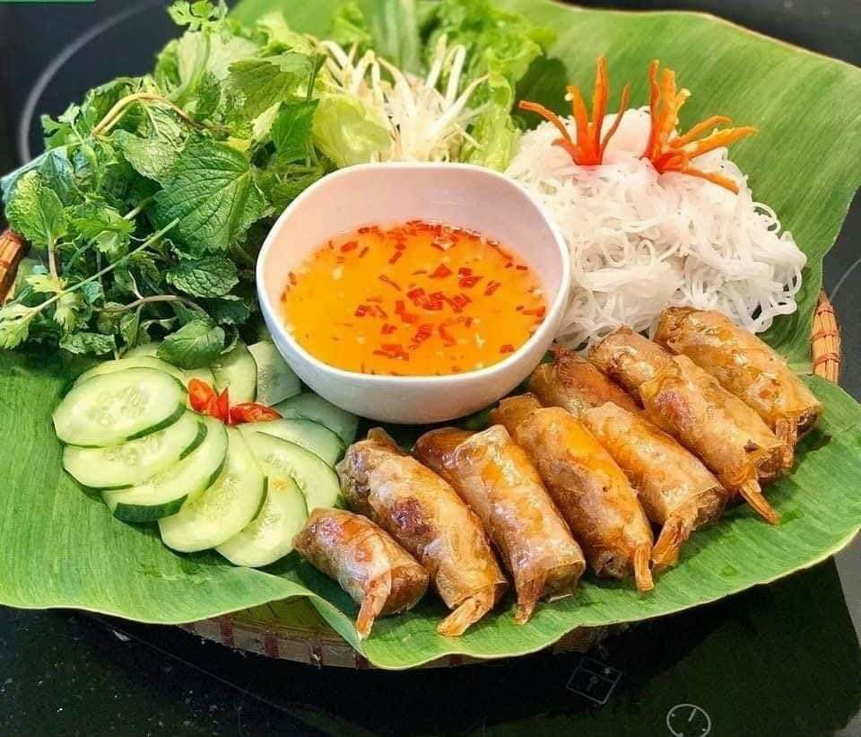 Chả ram tôm đất ăn kèm bún
