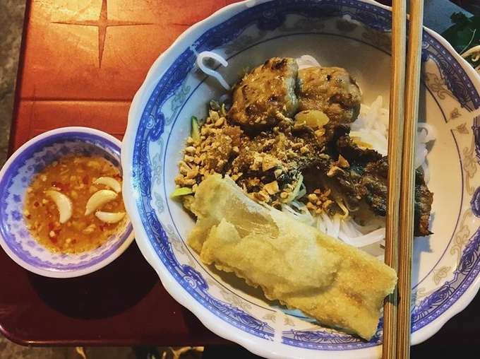 Bún khô món ăn bình dân Phú Yên chan nước mắm