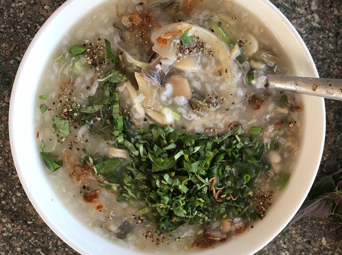 Cháo hàu món ăn bình dân Phú Yên nhiều hàu sữa