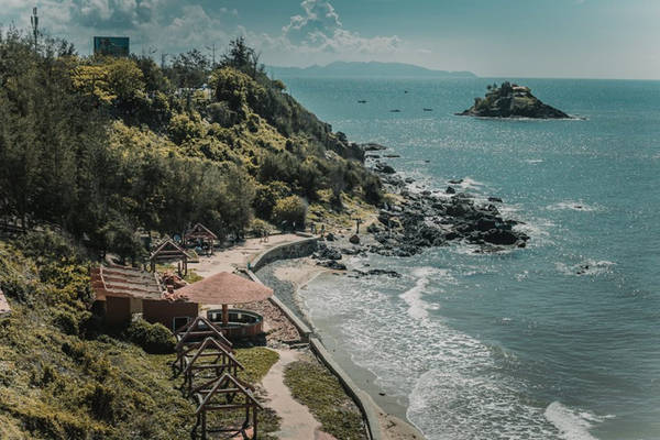 Ngắm biển từ tượng đài Chúa Kitô Vua khi phượt Vũng Tàu