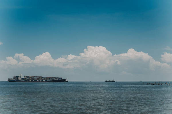 Con tàu ra khơi khi phượt Vũng Tàu
