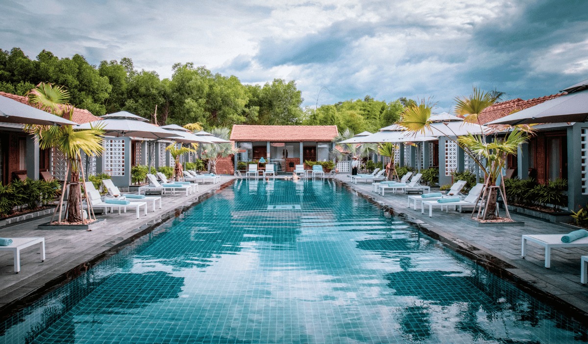 Bể bơi xanh mát tại Pilgrimage Village Resort & Spa Huế