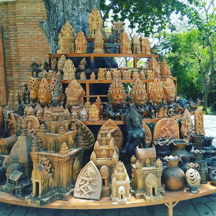 Các hiện vật điêu khắc đá Chăm Pa tại Tháp Bà Po Nagar