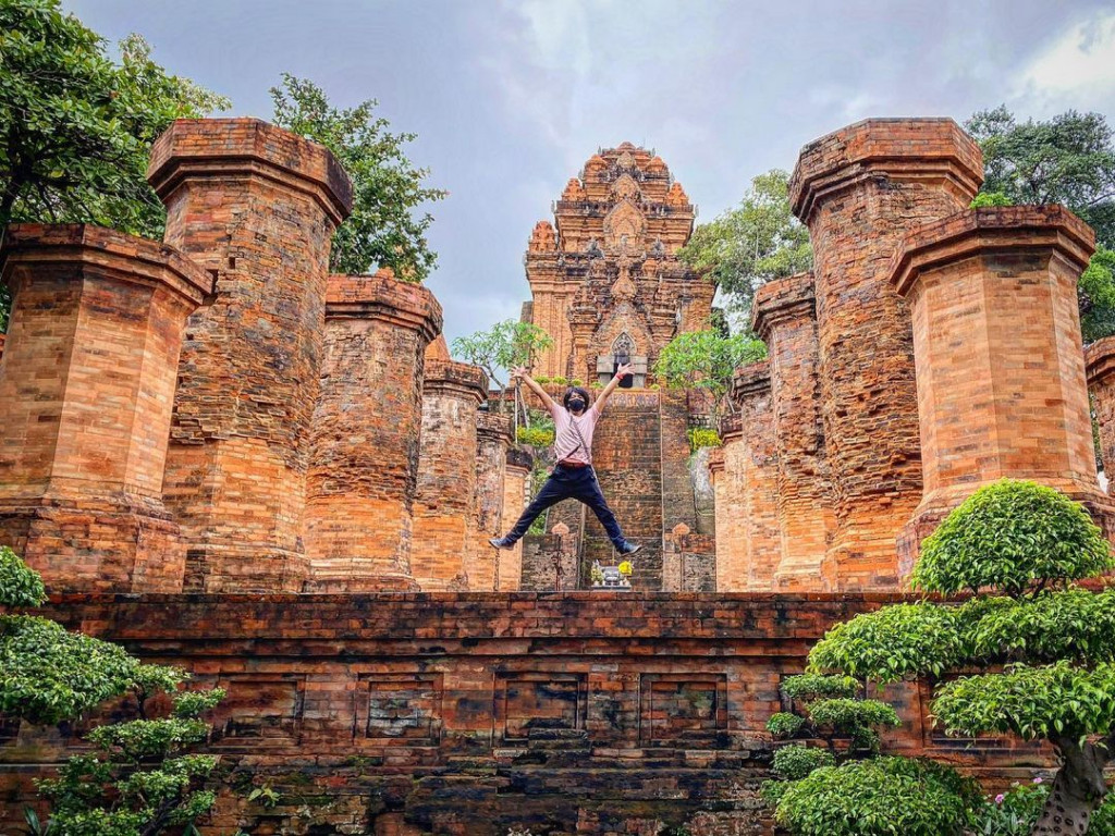 Khu vực tiền đình Mandapa tại Tháp Bà Po Nagar