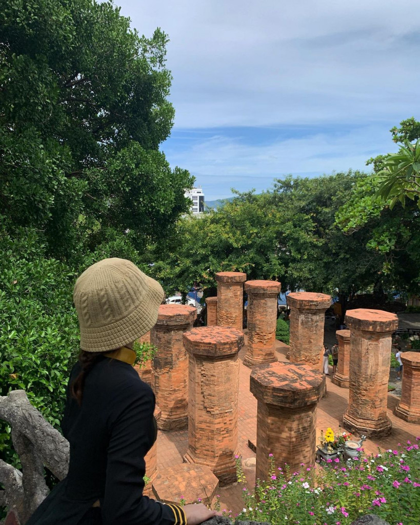 Hàng cột gạch nung khổng lồ tại khu tiền đình Mandapa