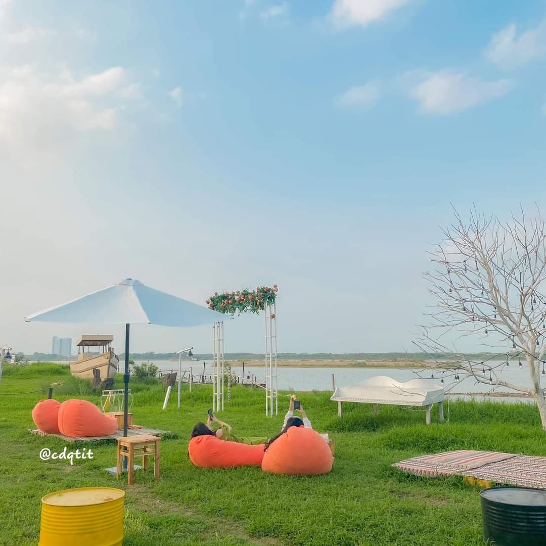 View hoàng hôn tại Poetic Sunset river bar