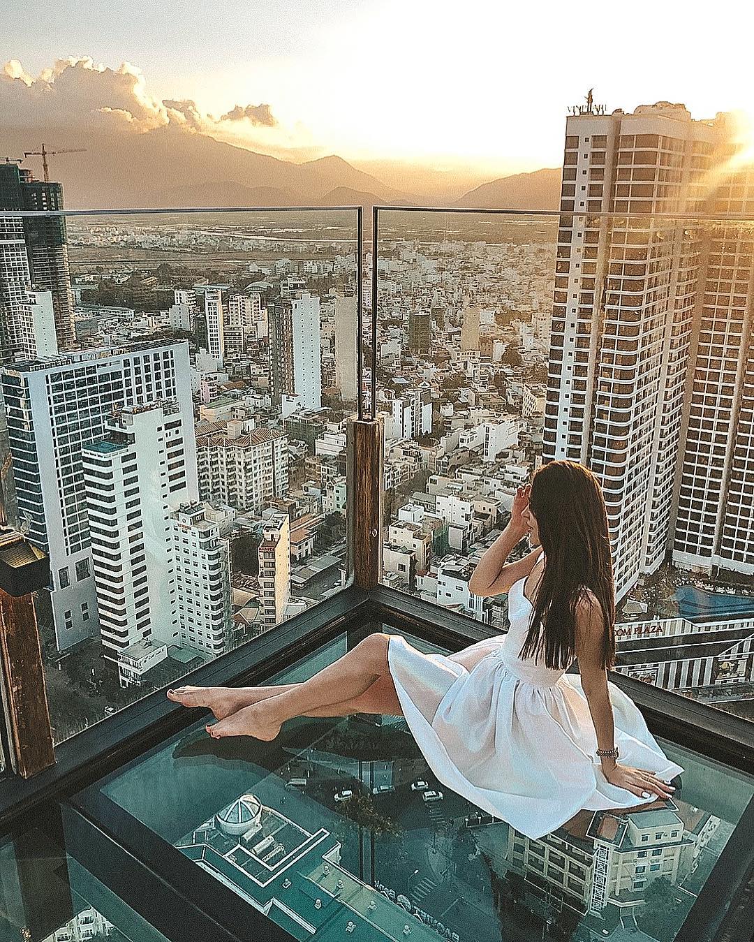 Check-in cầu kính Skylight Nha Trang