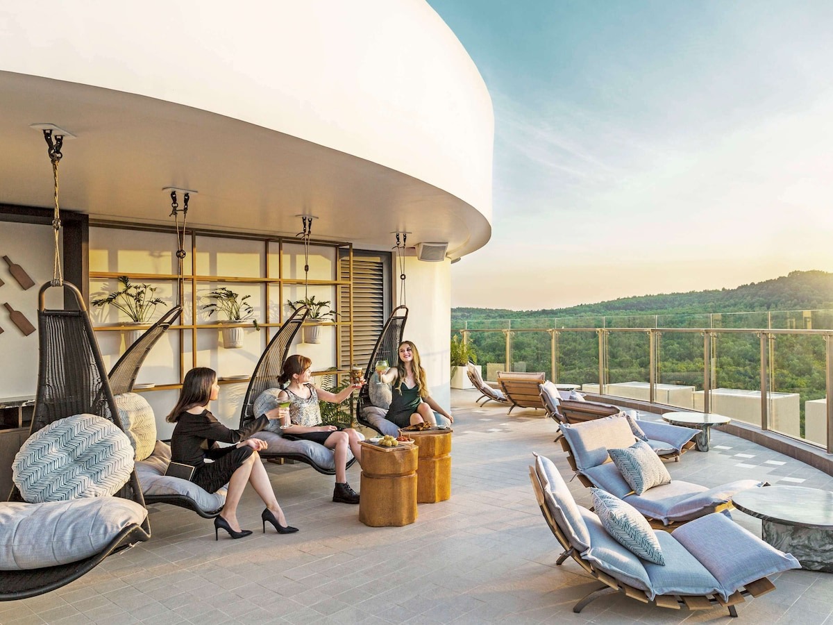 Hồ bơi resort Phú Quốc Premier Residences Emerald Bay