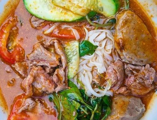 Tô hủ tiếu thập cẩm có giá khoảng 80.000 đồng một tô.