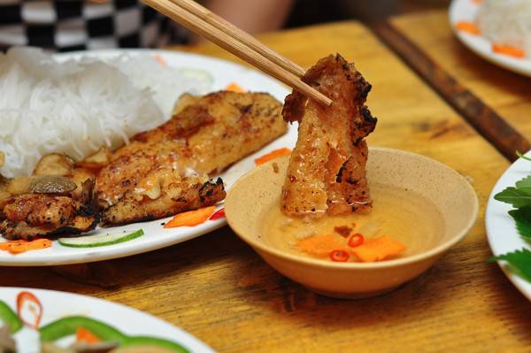 Món bún nấm cá basa nướng thanh mát ngày hè