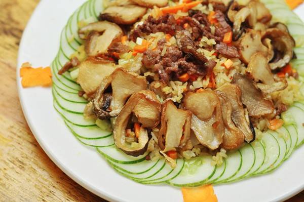 Cơm rang nấm bò nóng hổi thơm ngon