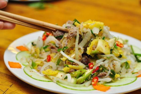 Nộm bò cần tỏi kích thích vị giác