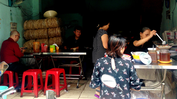 Giá bánh tại quán ăn gốc Quảng Nam