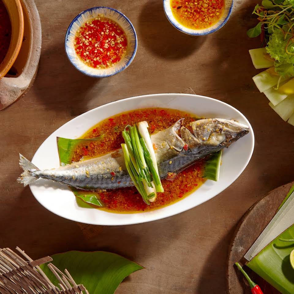 cá nục cuốn rau muống