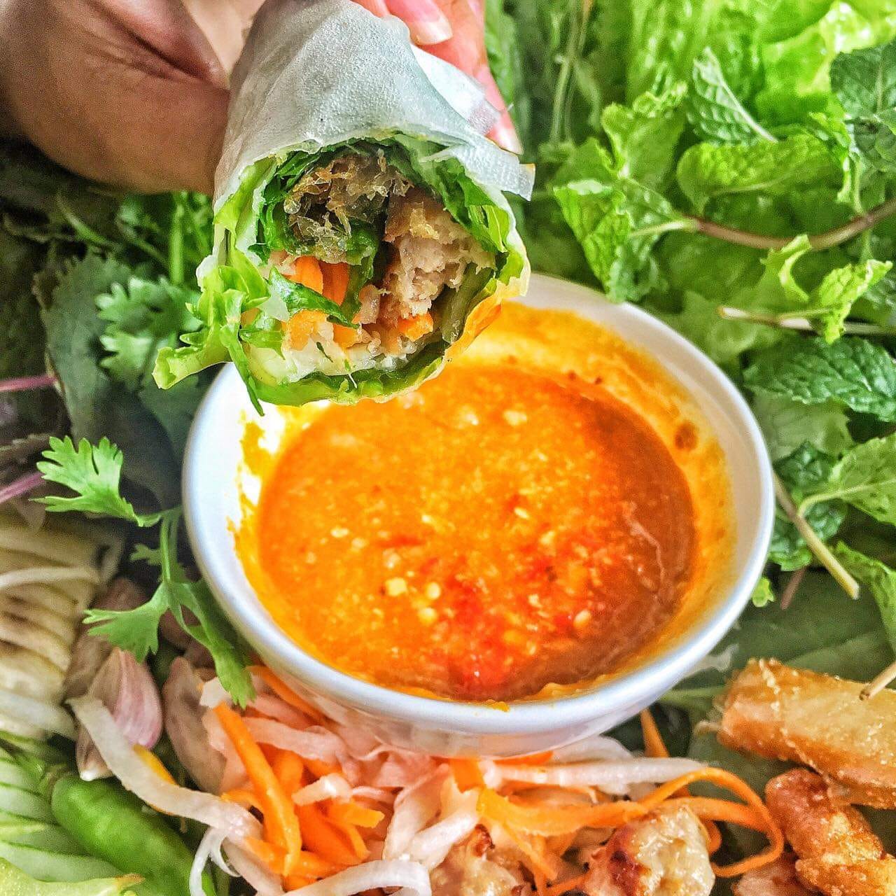 Nem nướng hấp dẫn tại quán ăn ngon Nha Trang