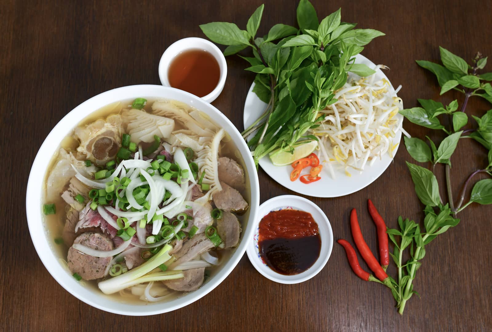 Tô phở nóng hổi cho bữa sáng tại Nha Trang
