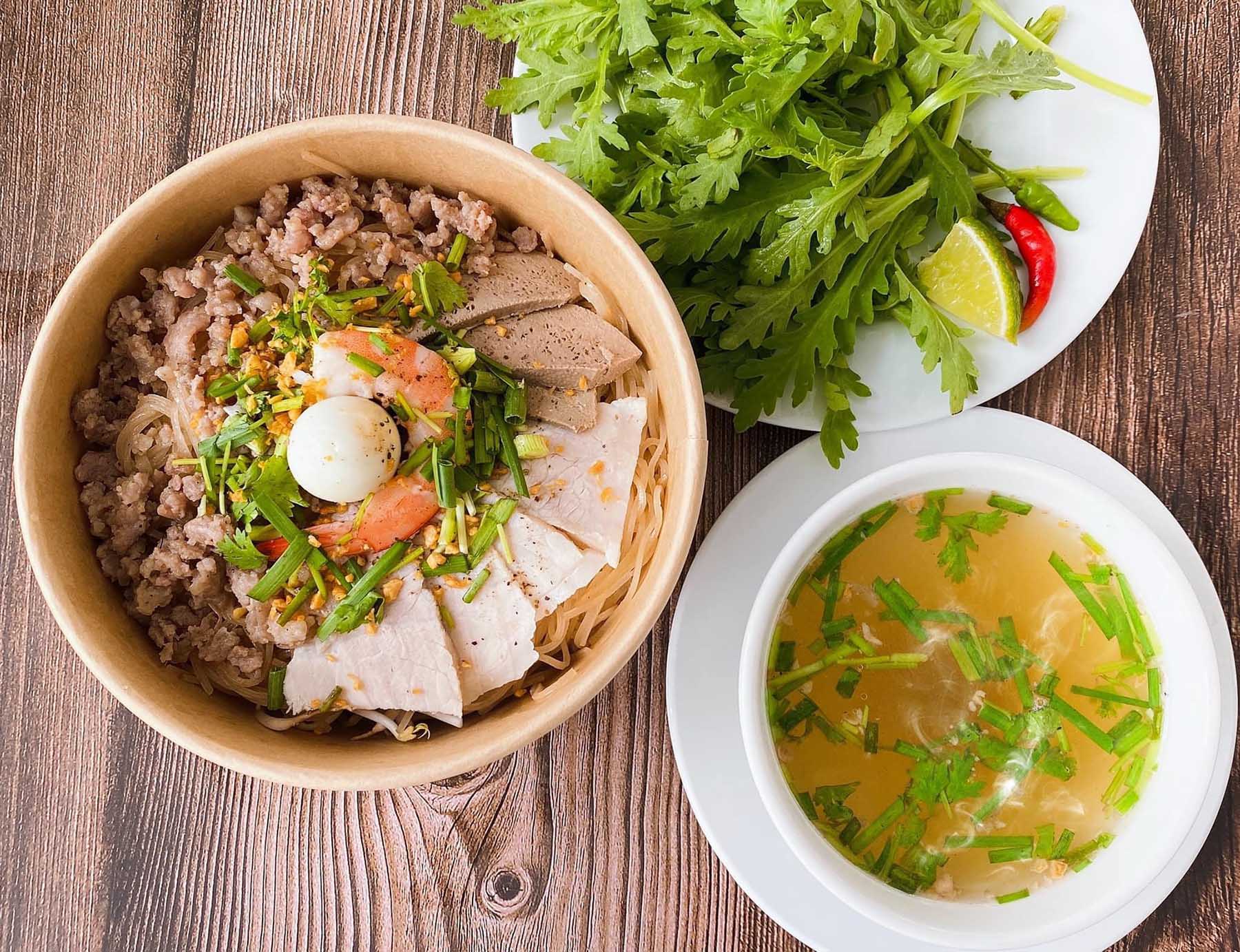 Tô hủ tiếu hấp dẫn tại quán ăn ngon Nha Trang