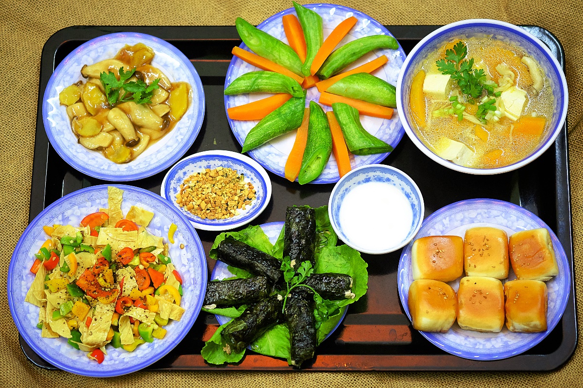 Mâm cơm chay thanh tịnh, bắt mắt